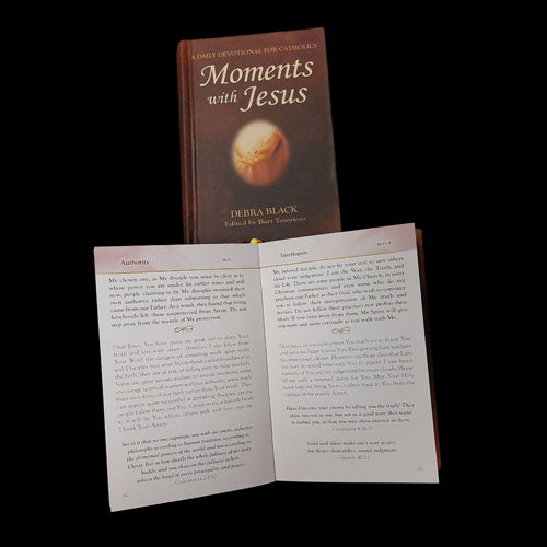 Moments with Jesus: A Daily Devotional for Catholics: Debra Black